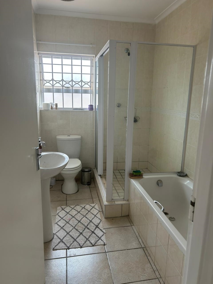 To Let 3 Bedroom Property for Rent in Summerstrand Eastern Cape